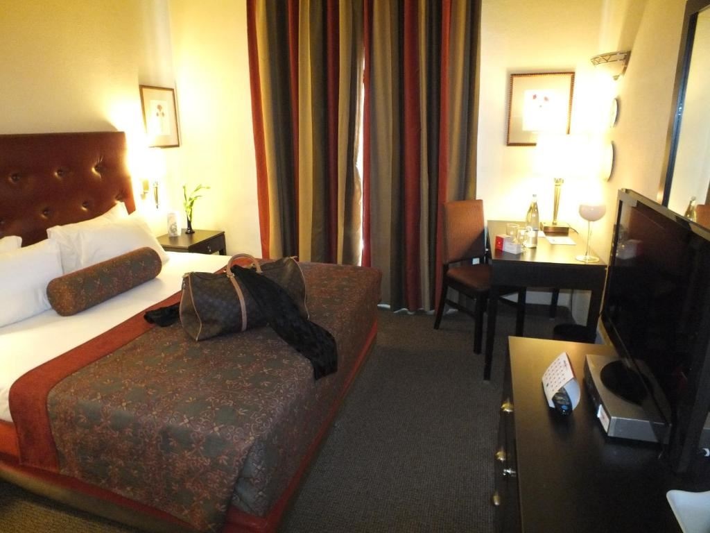 rooms-deluxe-room-with-balcony