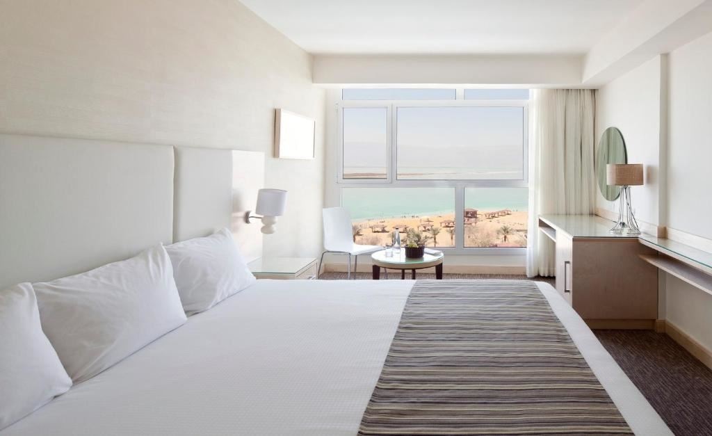 rooms-family-garden-room