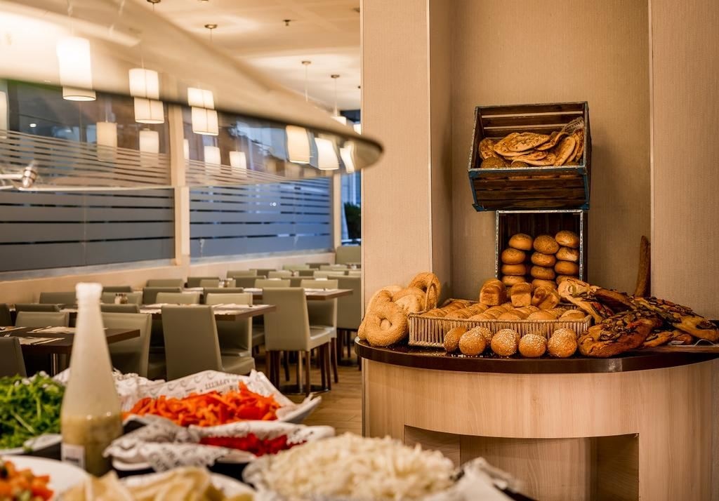 restaurants-main-dining-room