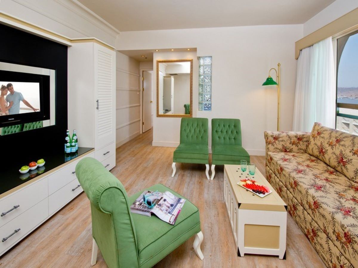 rooms-deluxe-castle-suites