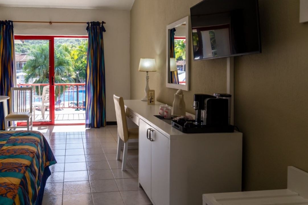 rooms-standard-pool-view-room