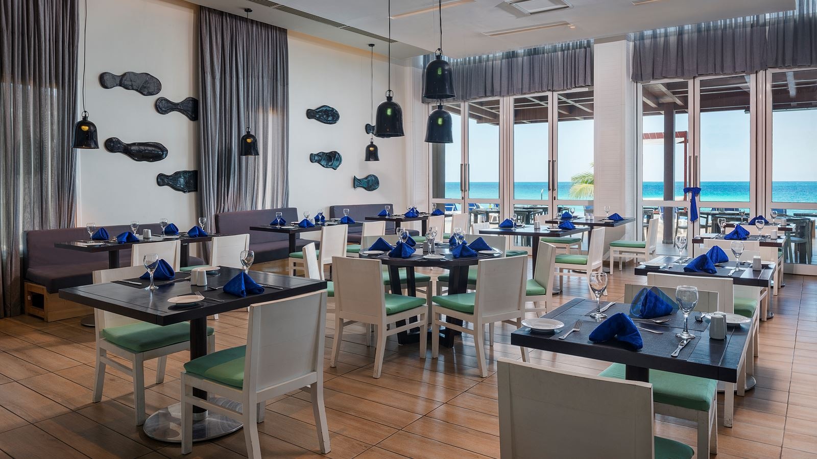 restaurants-restaurant