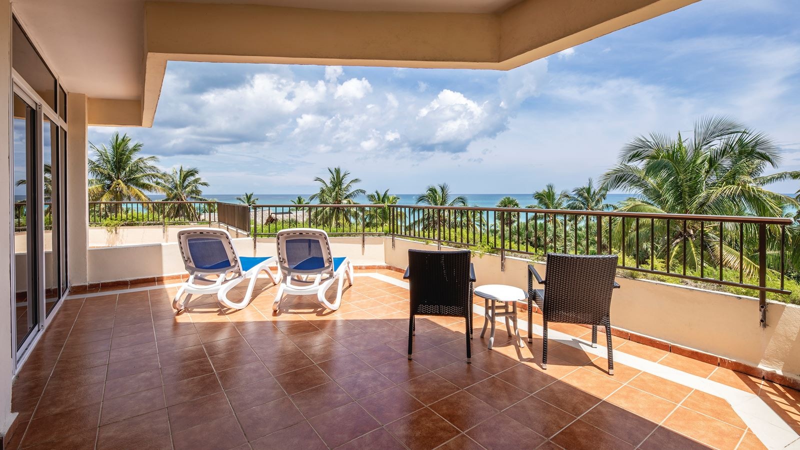 rooms-suite-ocean-view