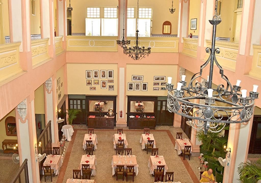 restaurants-restaurant