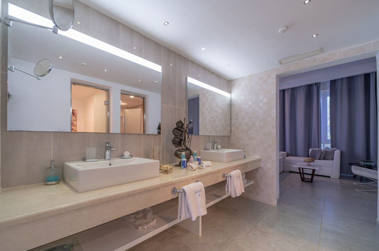 rooms-junior-suite-premium-sea-view