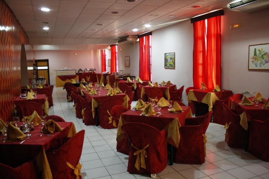 restaurants-restaurant