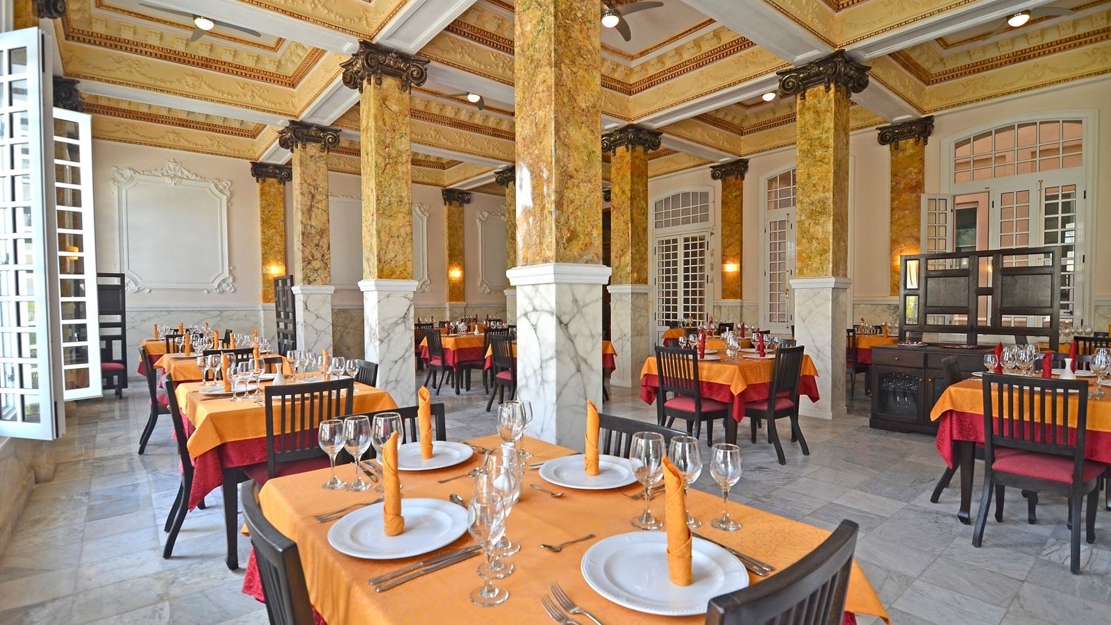 restaurants-restaurant