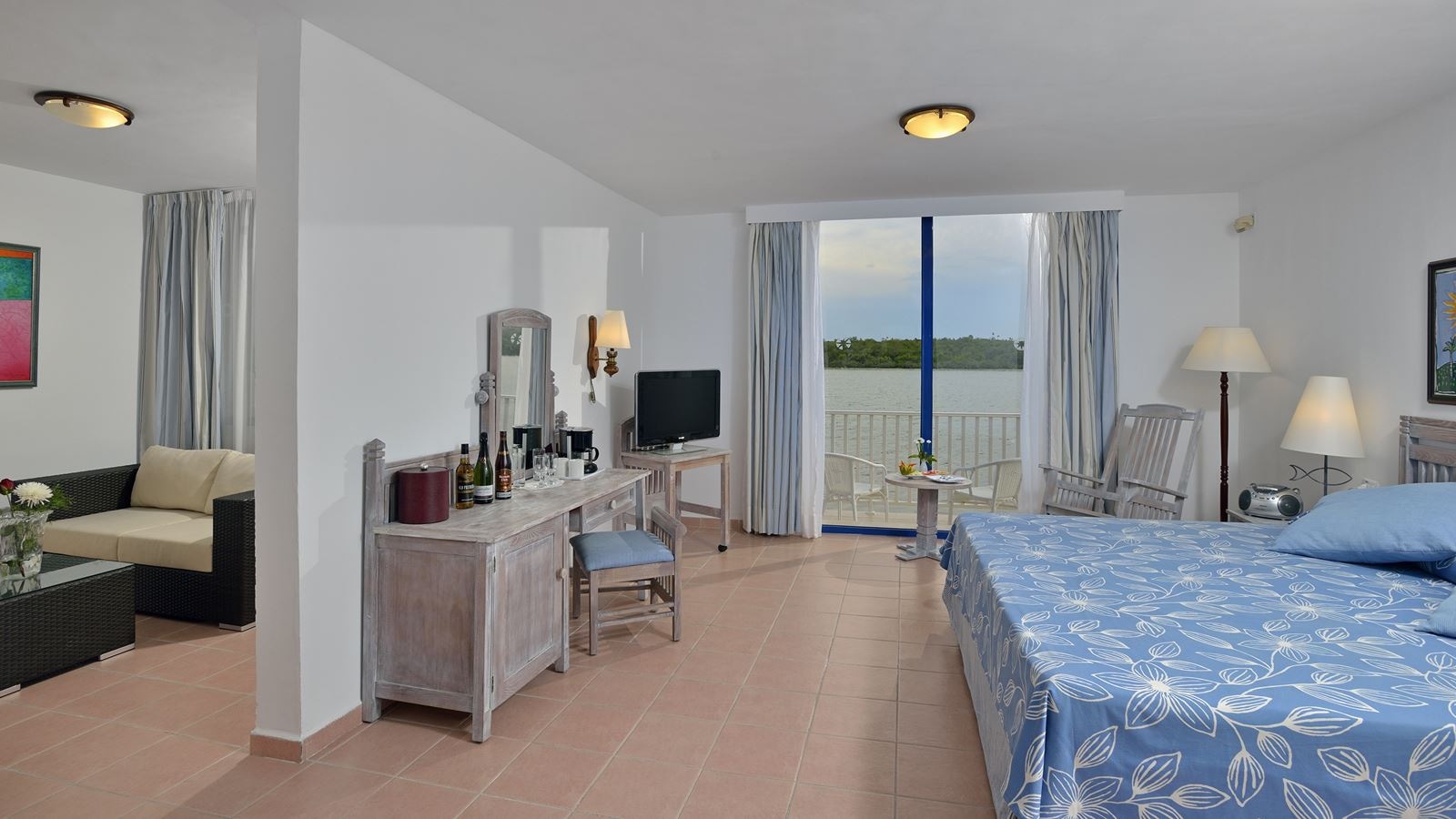 rooms-junior-suite-lake-view