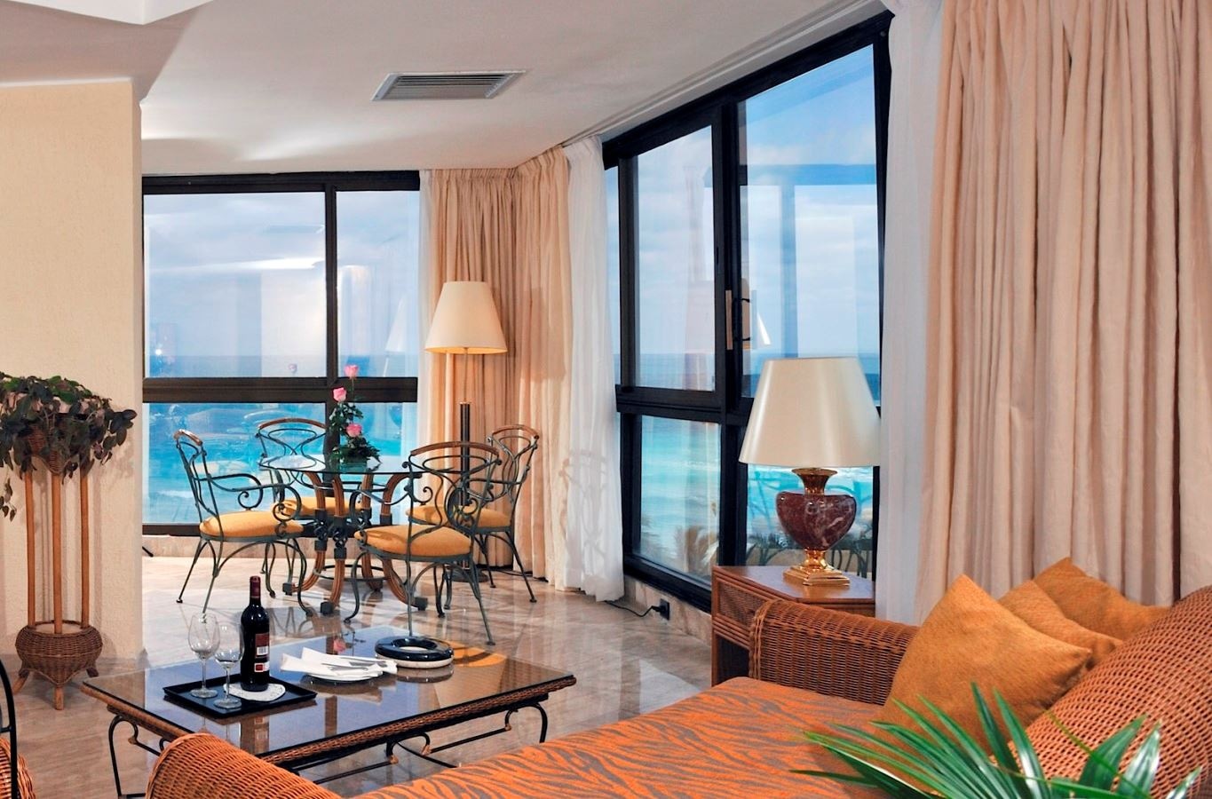 rooms-the-level-grand-suite-sea-view
