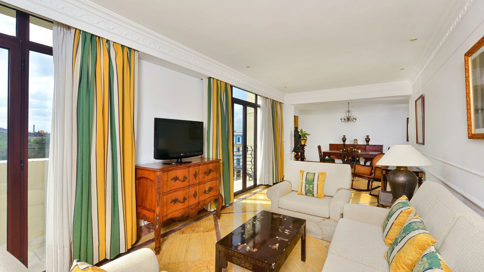 rooms-suite-colonial