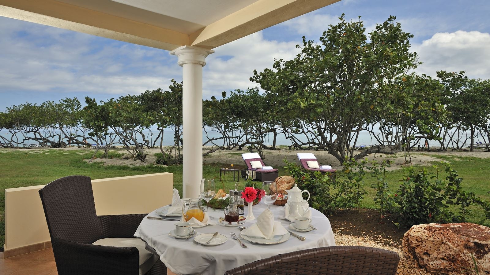 rooms-luxury-royal-service-junior-suite