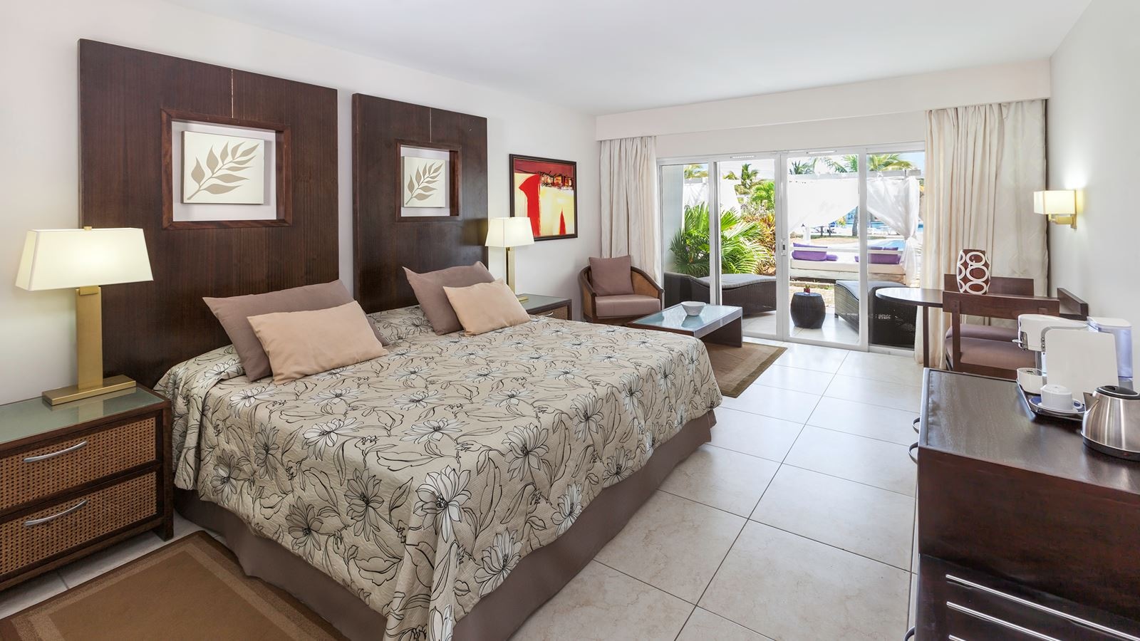 rooms-junior-suite-garden-swimup-royal-service