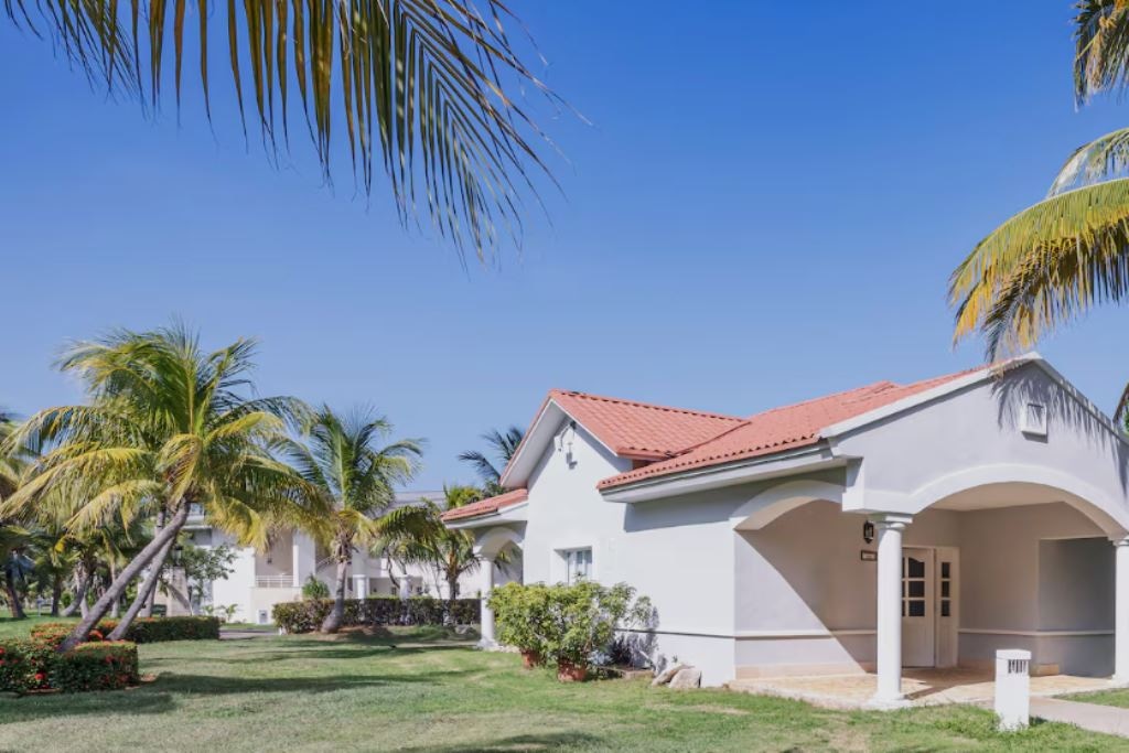 rooms-master-suite-royal-service