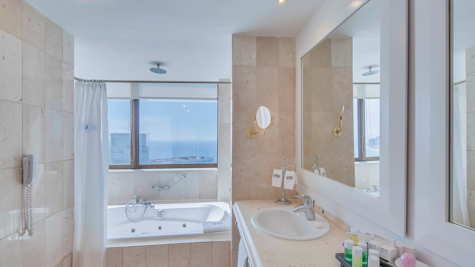 rooms-the-level-junior-suite