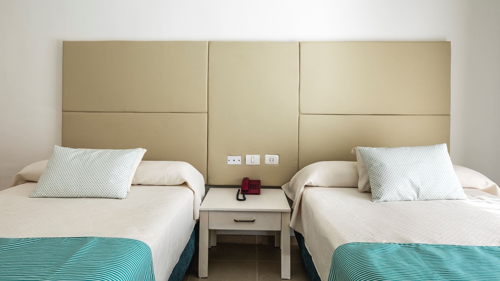 rooms-superior-deluxe-room