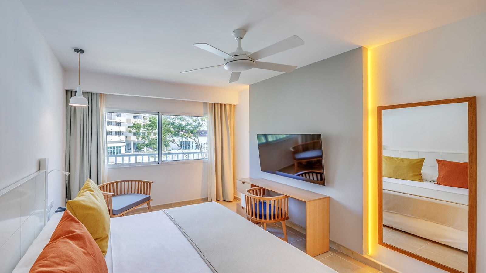 rooms-xtra-sol-suite