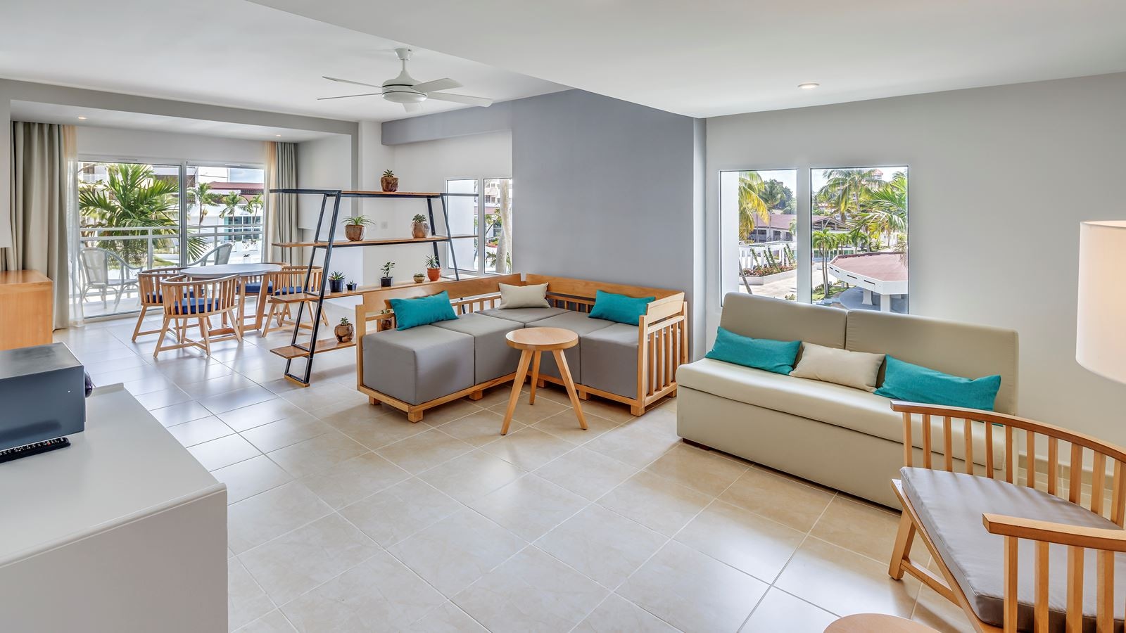 rooms-xtra-sol-suite