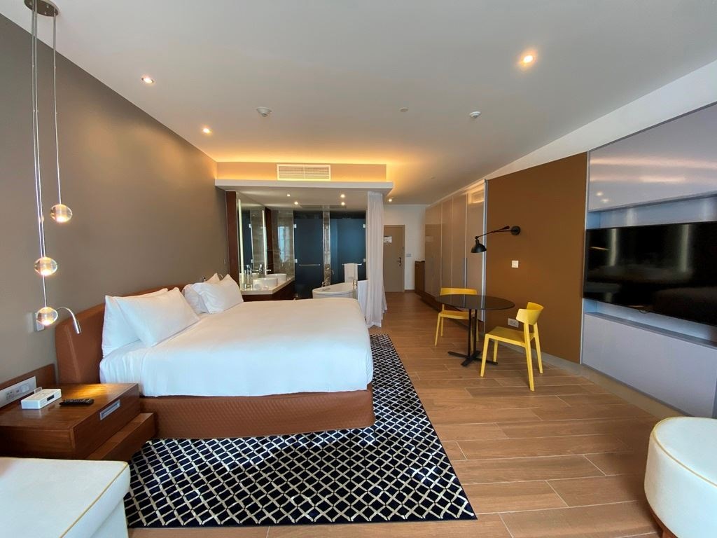 rooms-luxury-junior-suite