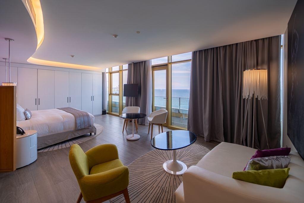 rooms-junior-suite-premium-ocean-sunset-and-fortress-sky-level