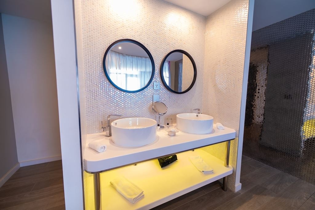 rooms-junior-suite-premium-ocean-sunset-and-fortress-sky-level