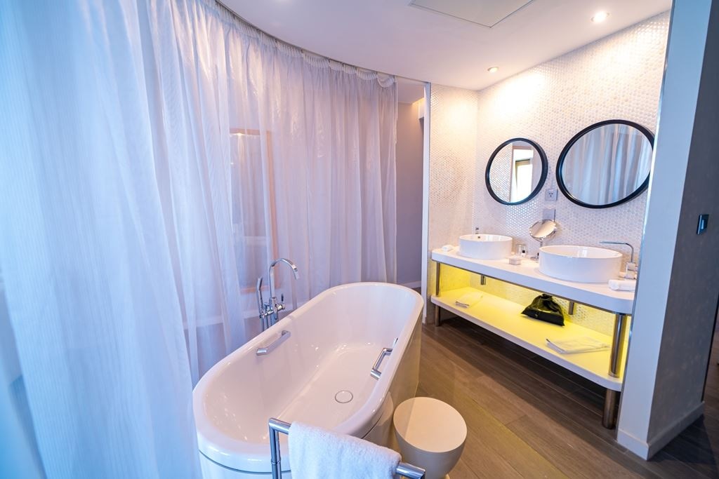 rooms-junior-suite-premium-ocean-sunset-and-fortress-sky-level