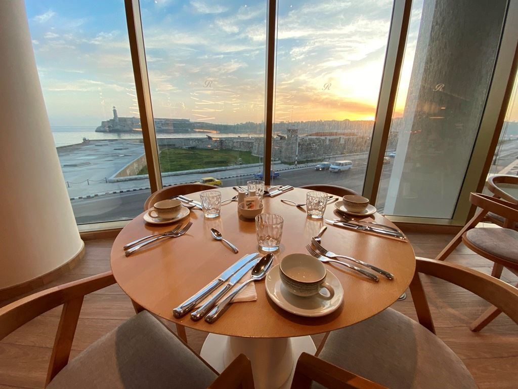 restaurants-breakfast-buffet