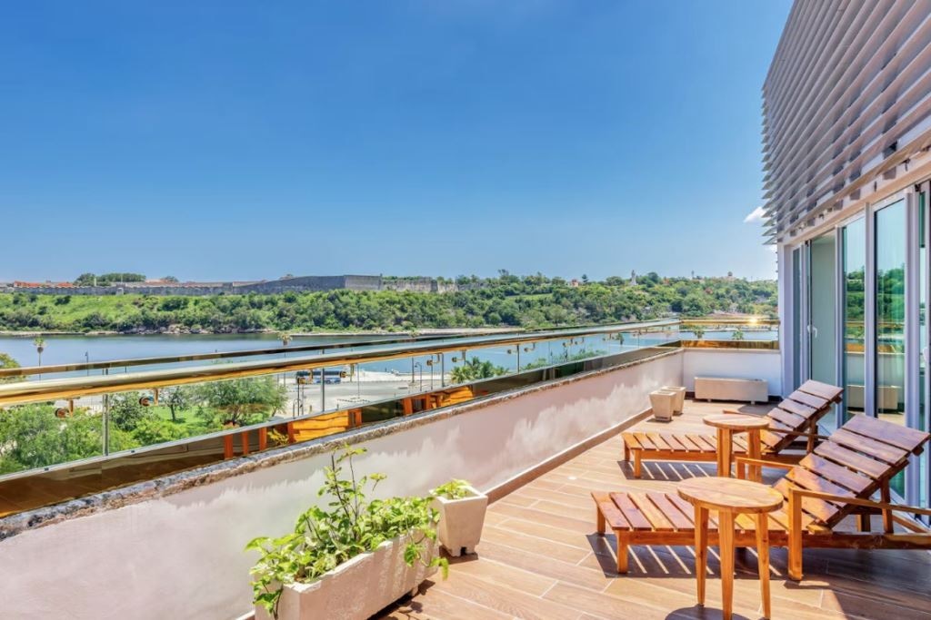 rooms-the-townhouse-suite-bay-view