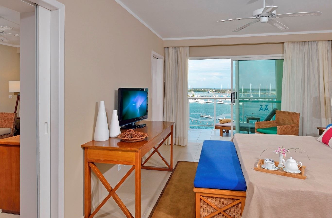 rooms-grand-suite-the-level-marina-view