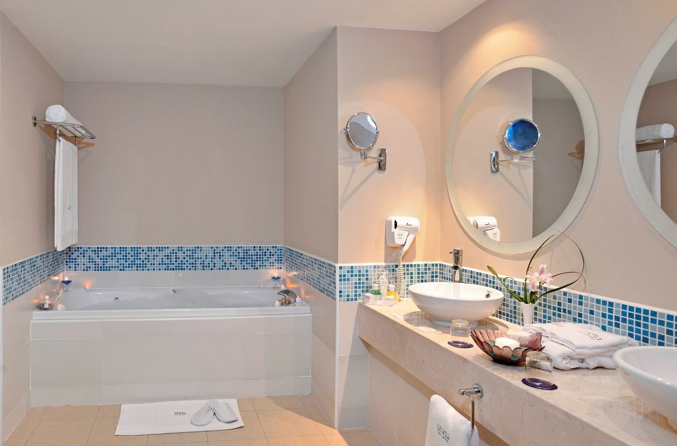 rooms-grand-suite-the-level-marina-view