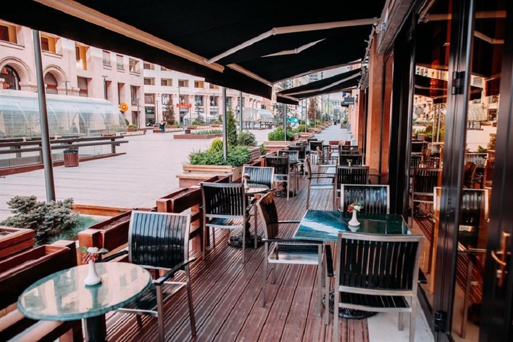 restaurants-level-eleven-rooftop-restaurant