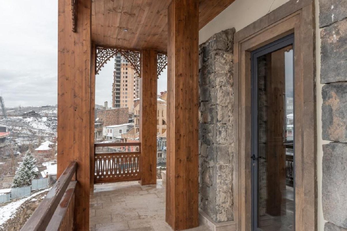 rooms-family-suit-with-balcony-dbl