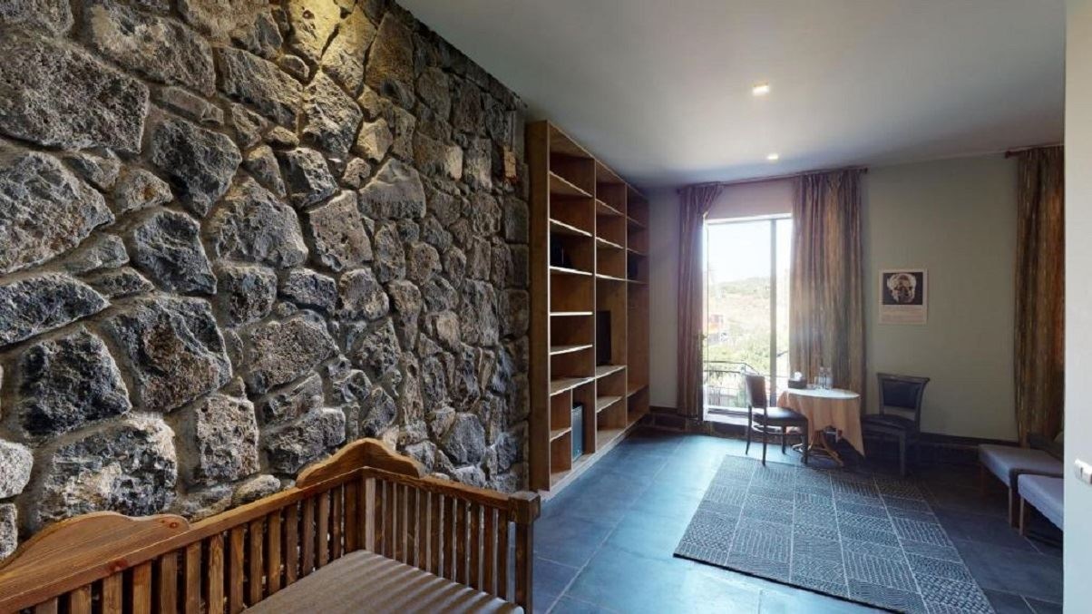 rooms-superior-with-balcony-sngl