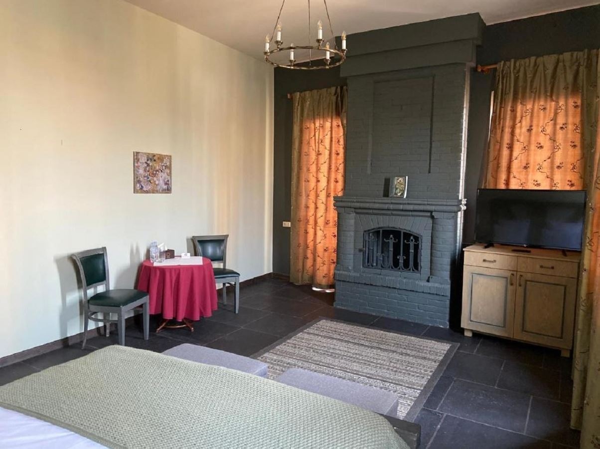 rooms-family-suit-with-balcony-sngl