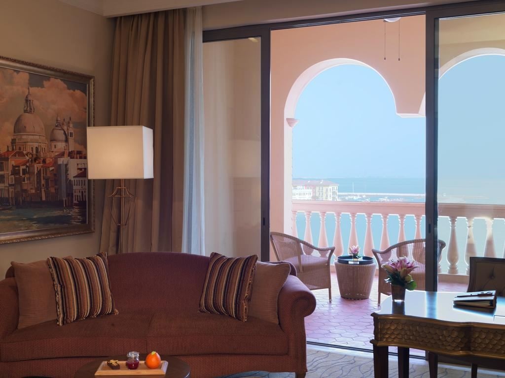 rooms-deluxe-room-pearl-view