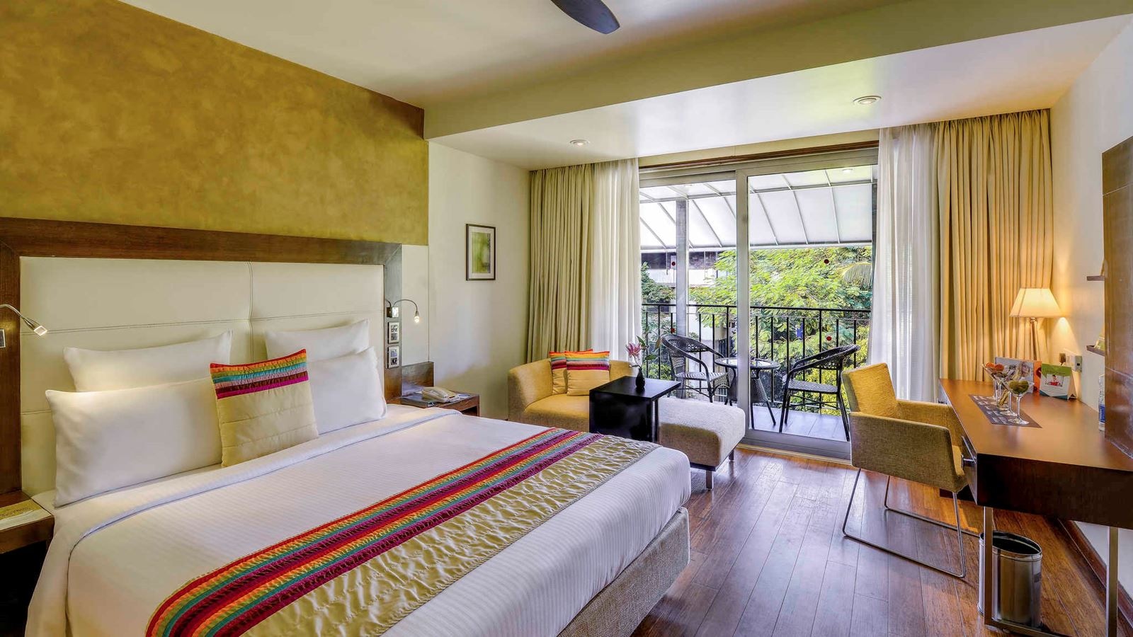 rooms-deluxe-room-with-balcony