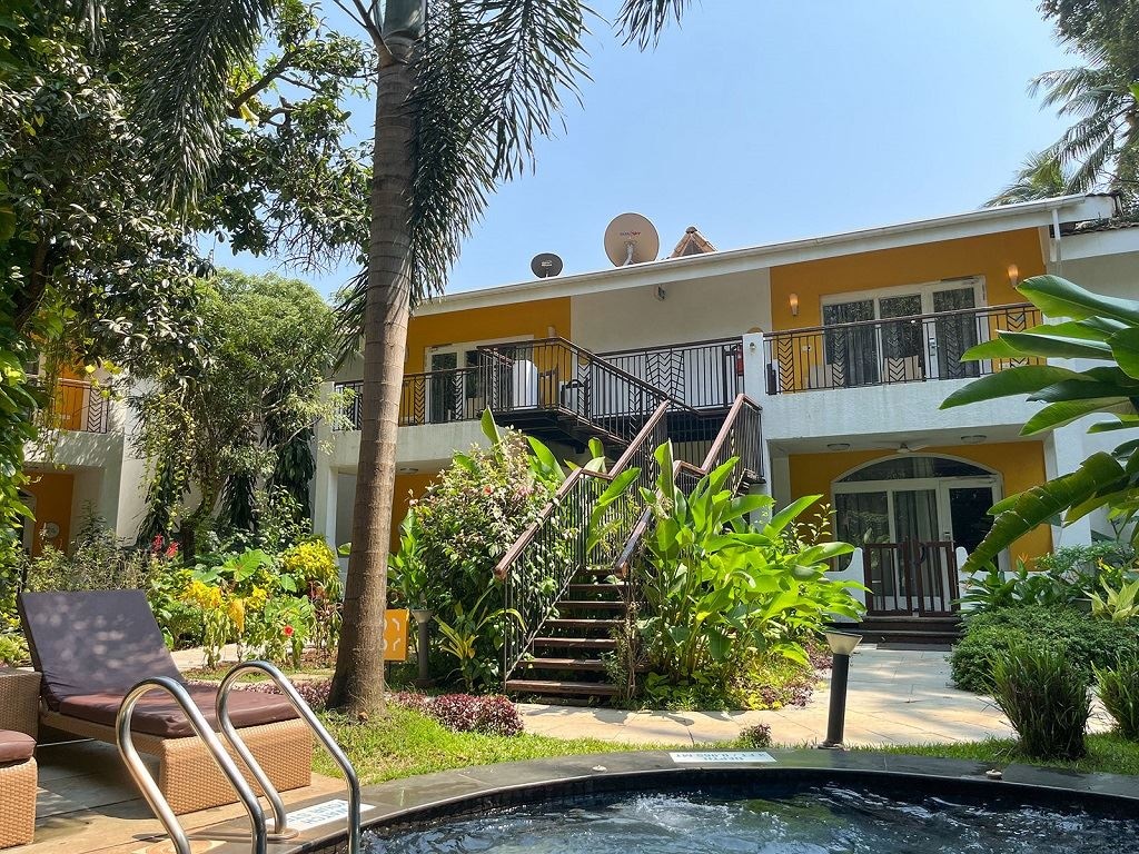 rooms-courtyard-room