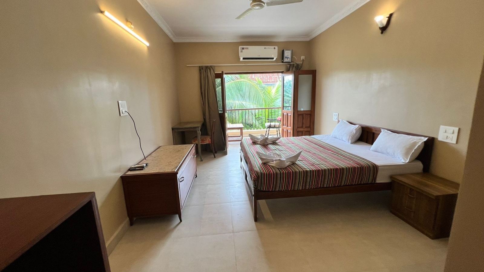 rooms-deluxe-room-with-balcony