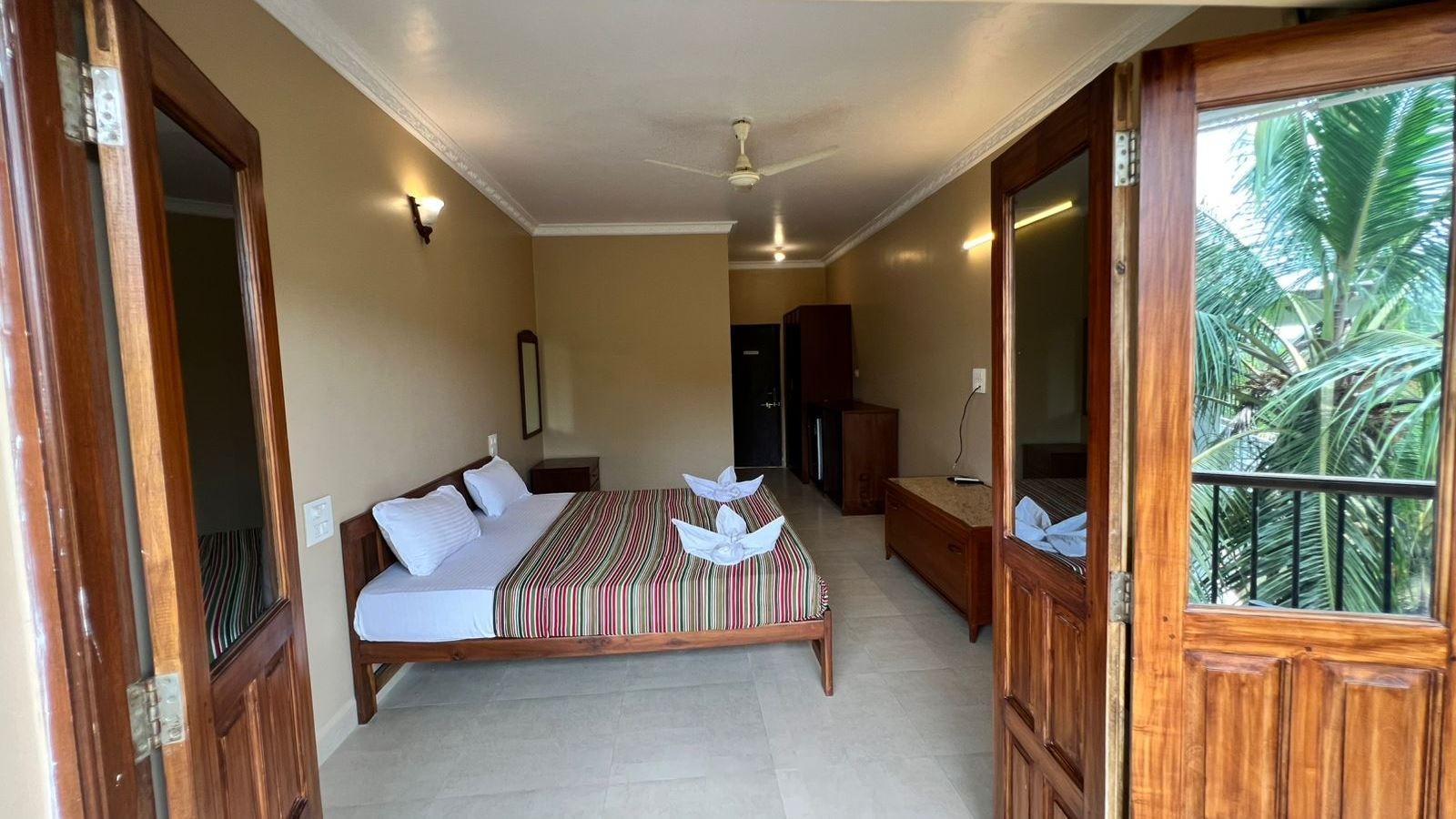 rooms-deluxe-room-with-balcony