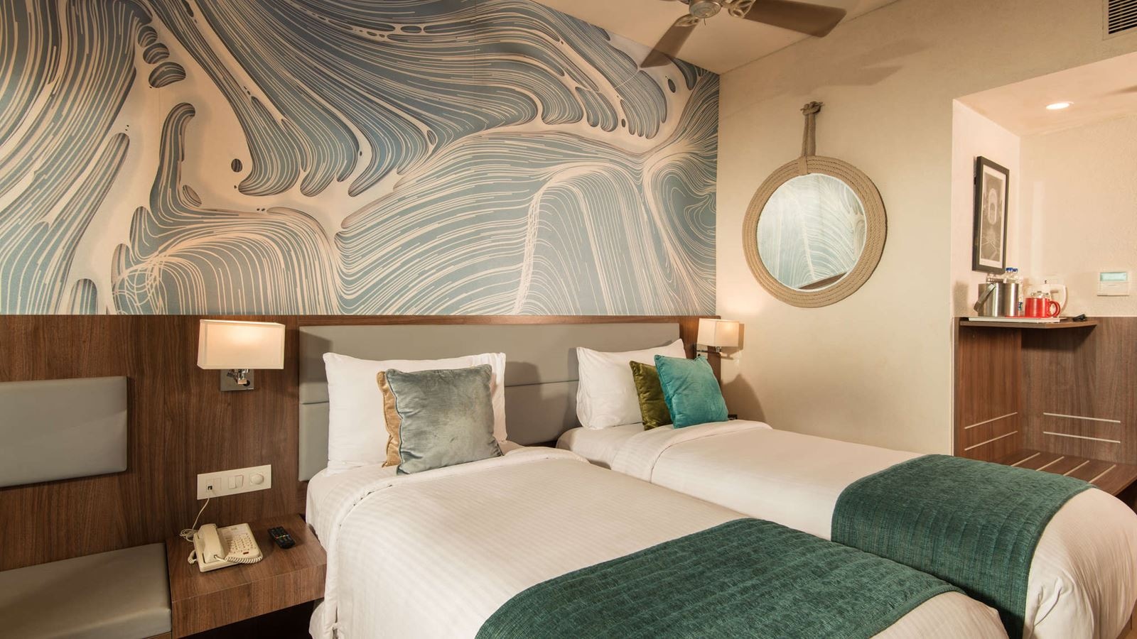 rooms-std-queen-room-with-balcony