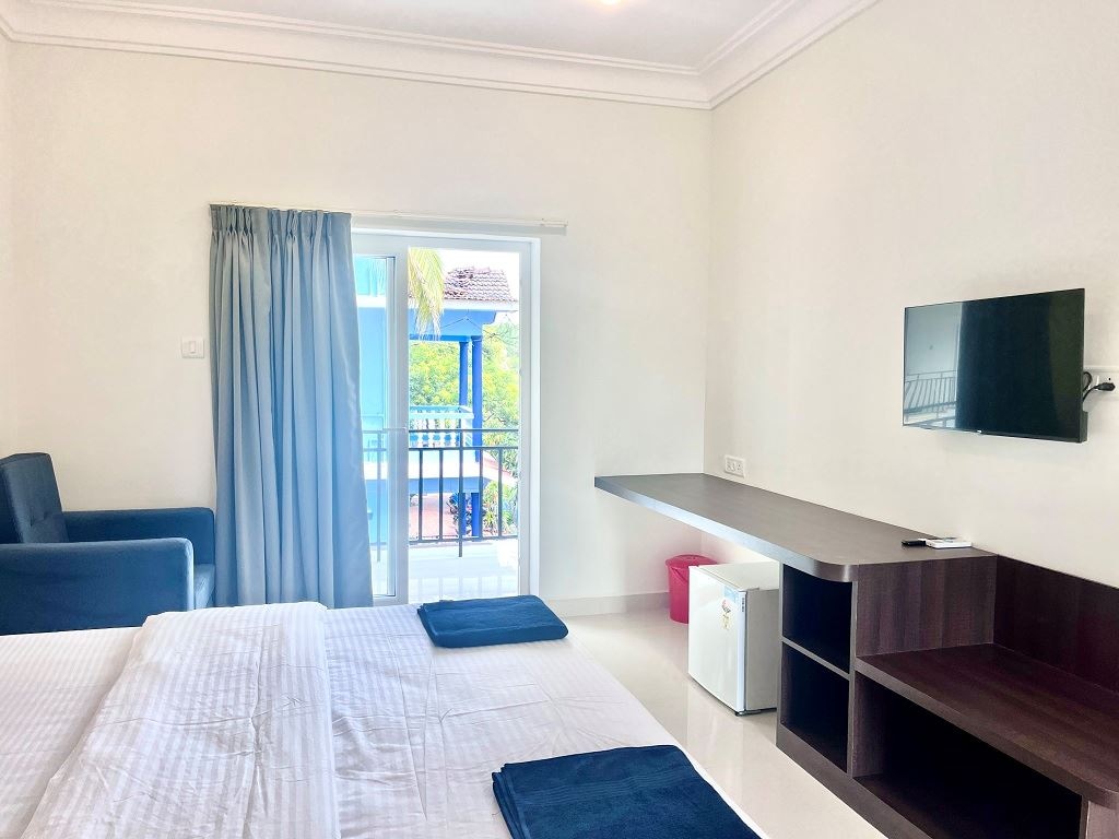 rooms-premium-ac-room-with-balcony