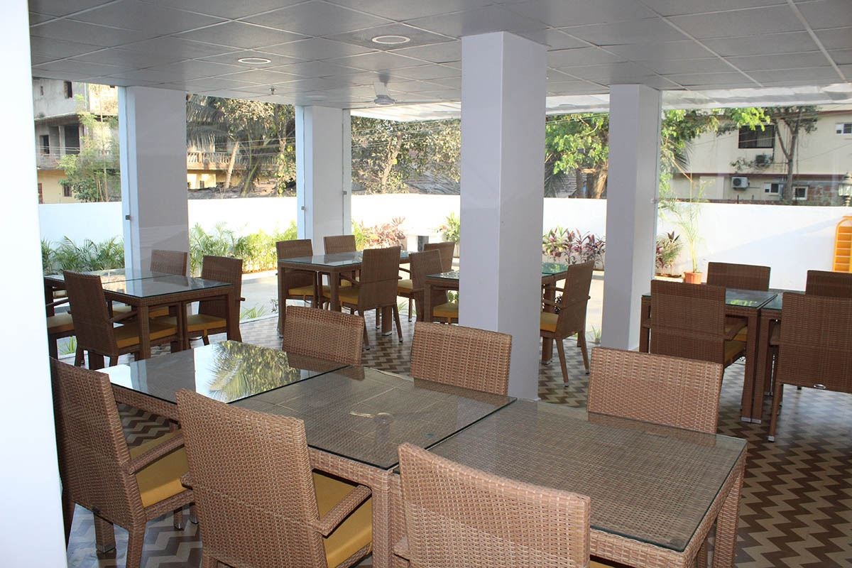 restaurants-bollywood-cafe