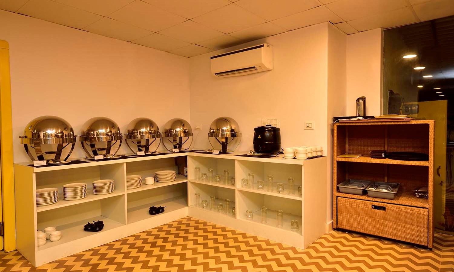 restaurants-bollywood-cafe