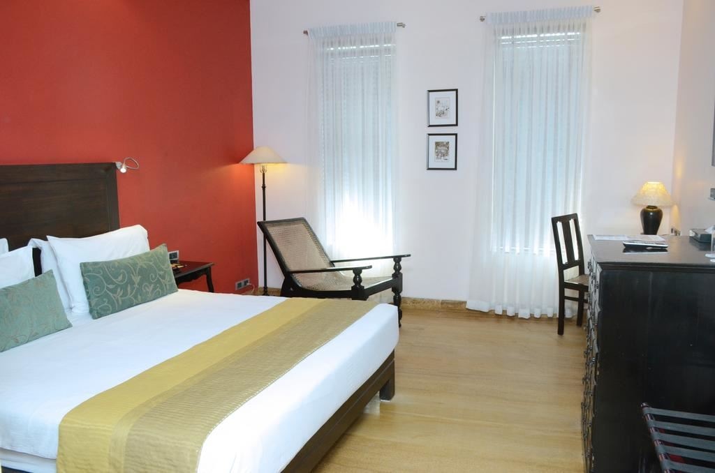 rooms-courtyard-room