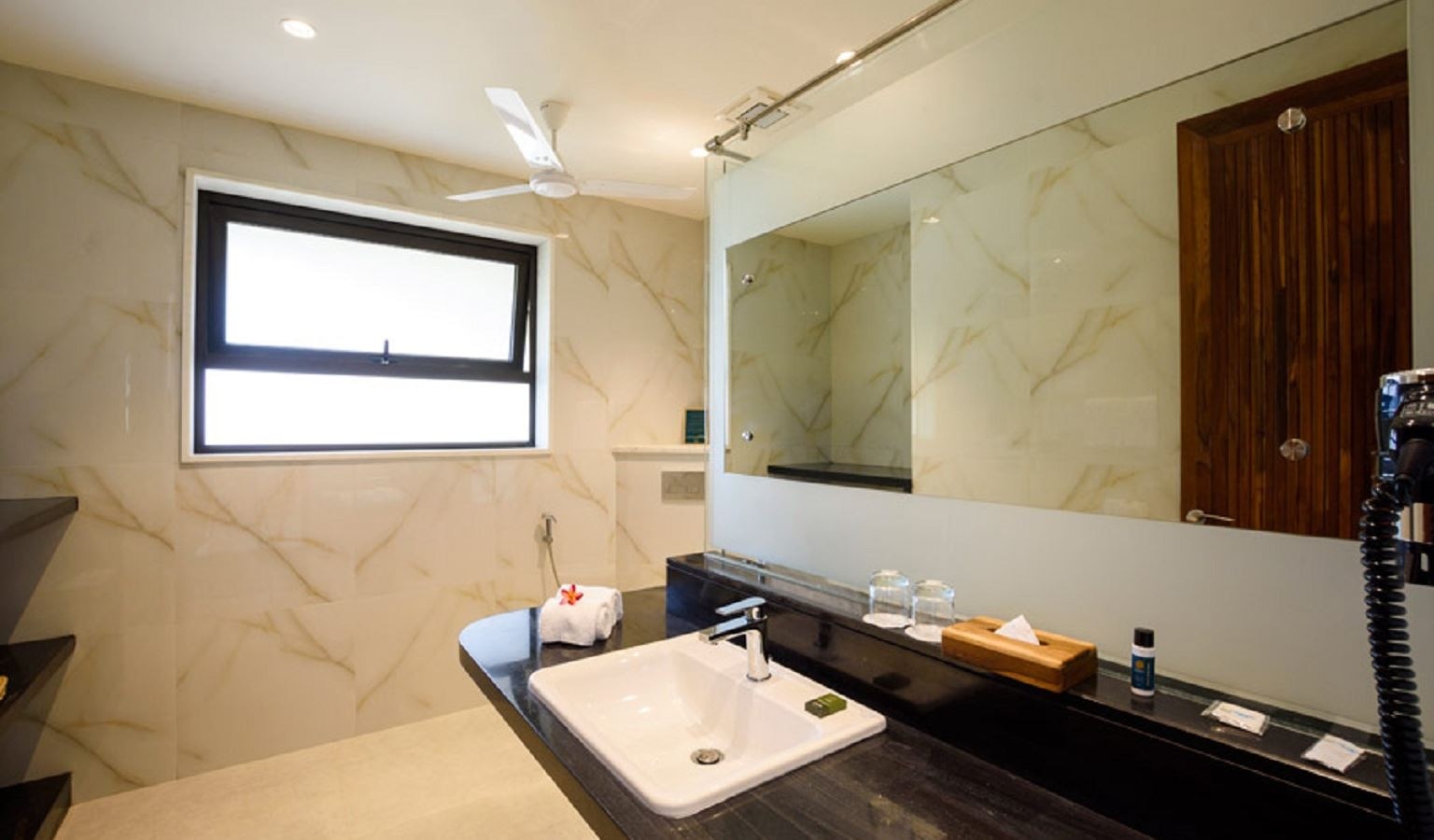 rooms-superior-pool-view