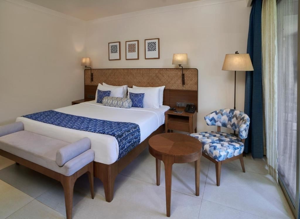 rooms-premium-pool-view