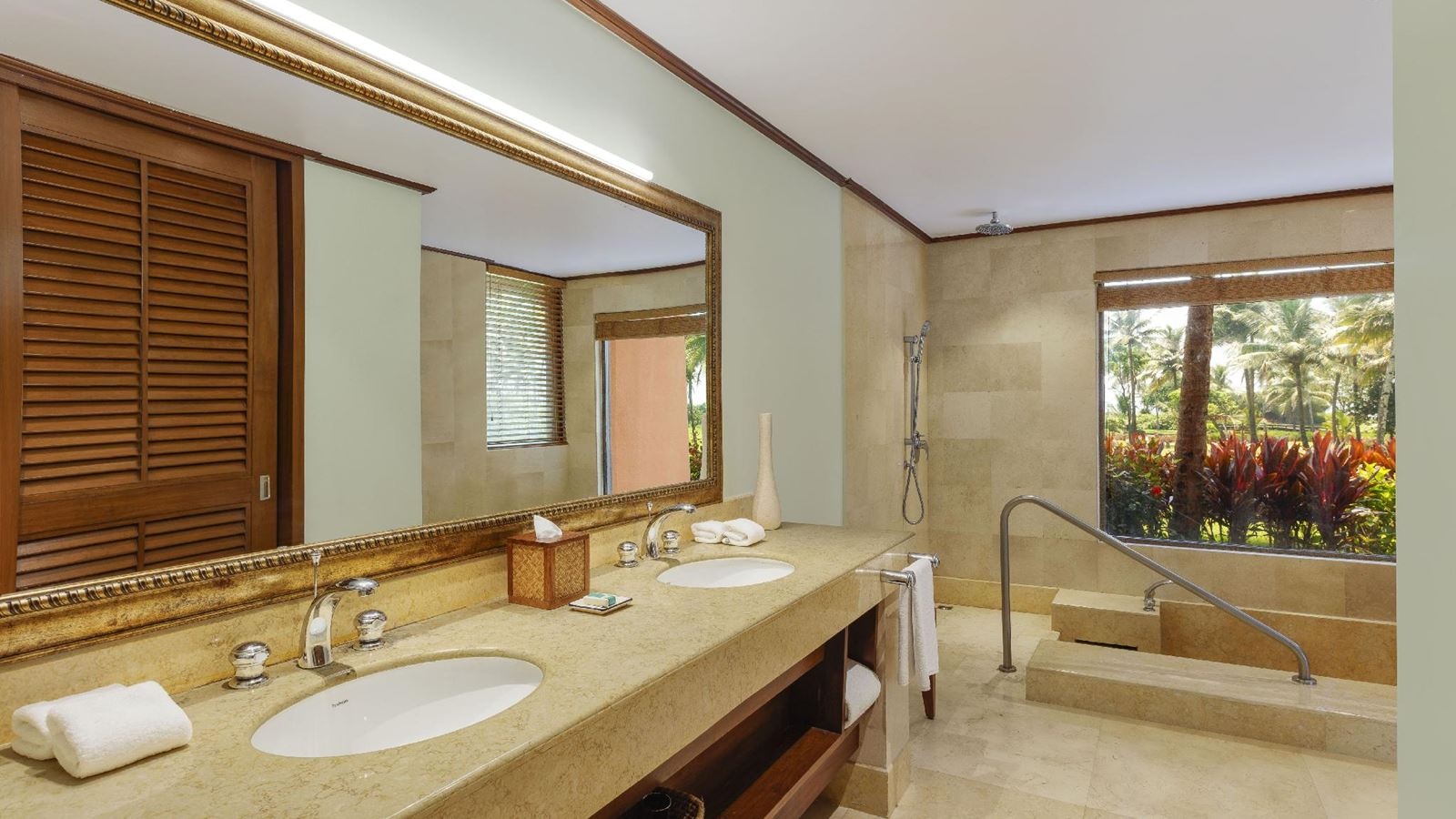 rooms-lagoon-view-suites