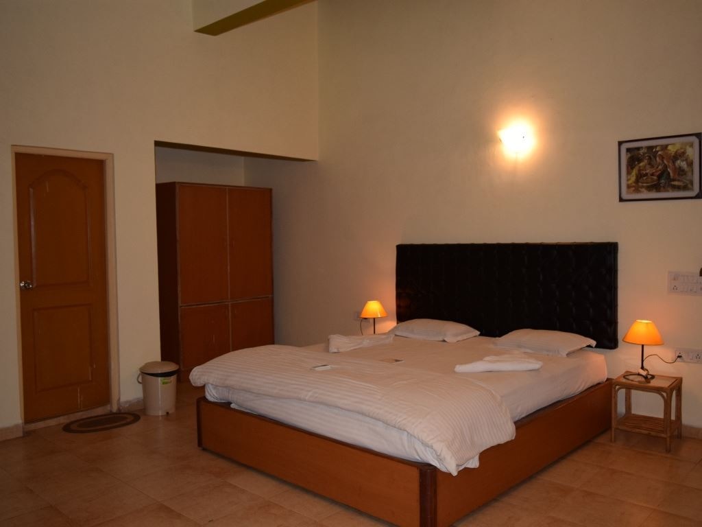 rooms-standard-ac-room