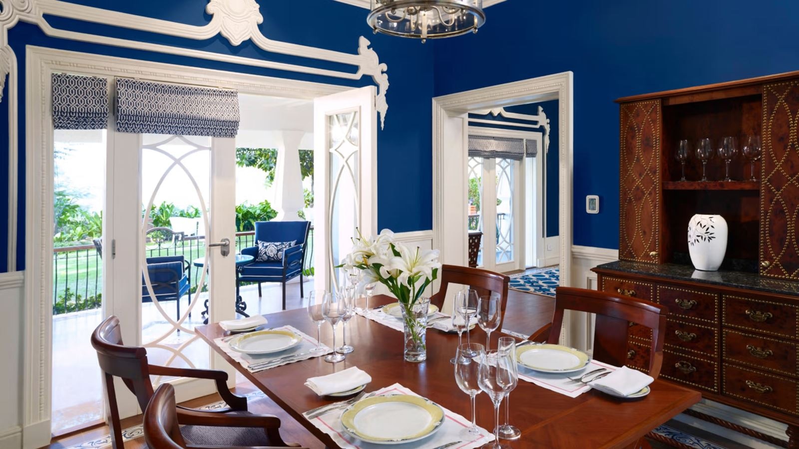 rooms-hermitage-villa-garden-view-01-bedroom