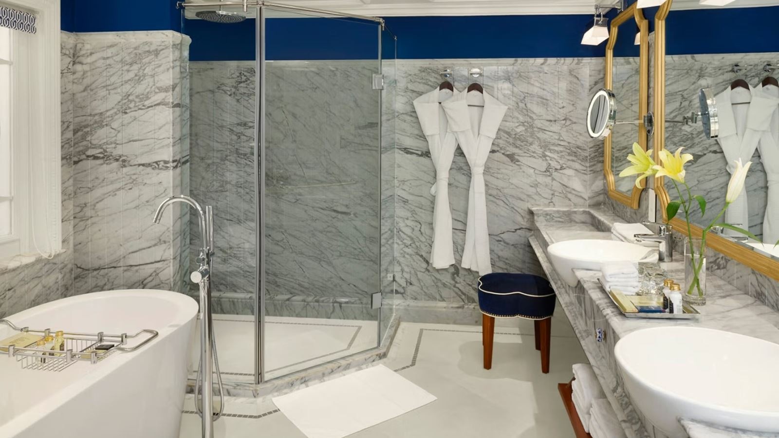 rooms-hermitage-villa-garden-view-01-bedroom