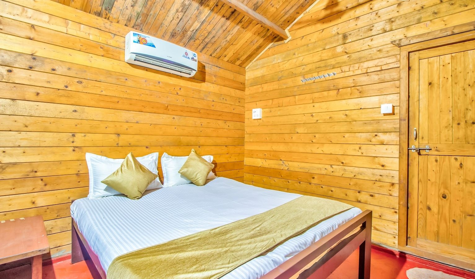 rooms-wooden-cottage-ac